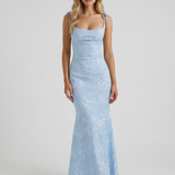 Vestido largo ceñido de satén texturizado con cuello drapeado Aria - Azul