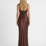 Vestido largo de satén fruncido palabra de honor Elara - Marrón