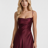 Vestido largo de satén con cuello drapeado Eloise - Cereza lacado