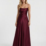 Vestido largo de satén con cuello drapeado Eloise - Cereza lacado