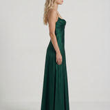 Vestido largo de satén con cuello drapeado Eloise - Verde esmeralda